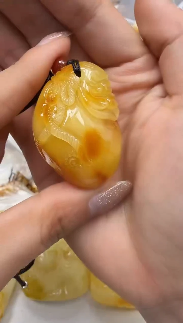 裸石琥珀未镶嵌如图
