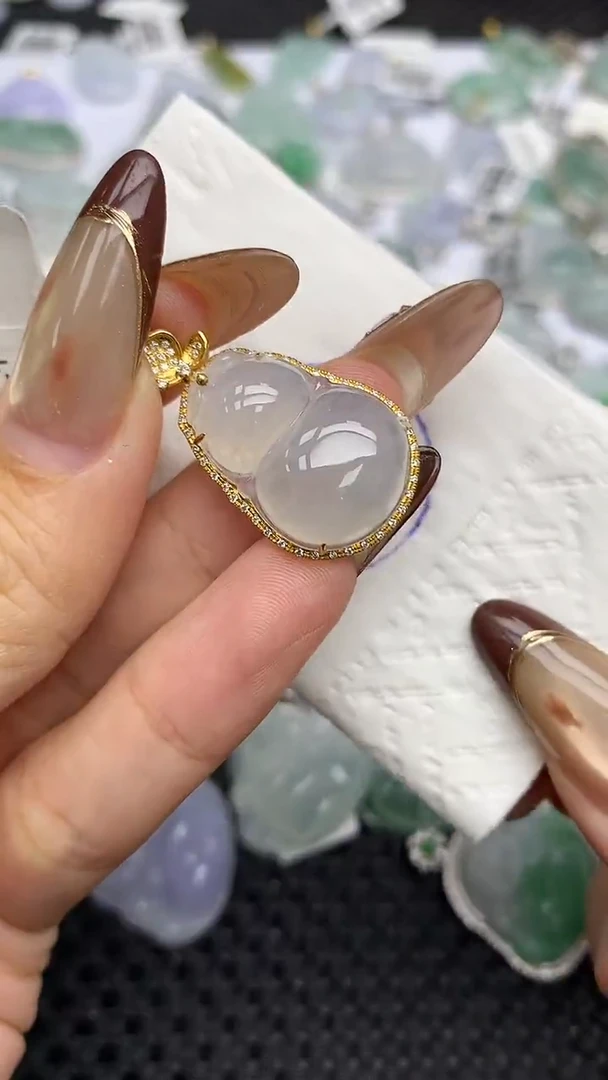 颈饰18K金镶嵌翡翠   天然翡翠A货  百元以上9米证书费自理