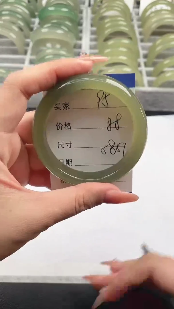 未镶嵌手镯石英质玉湖水绿