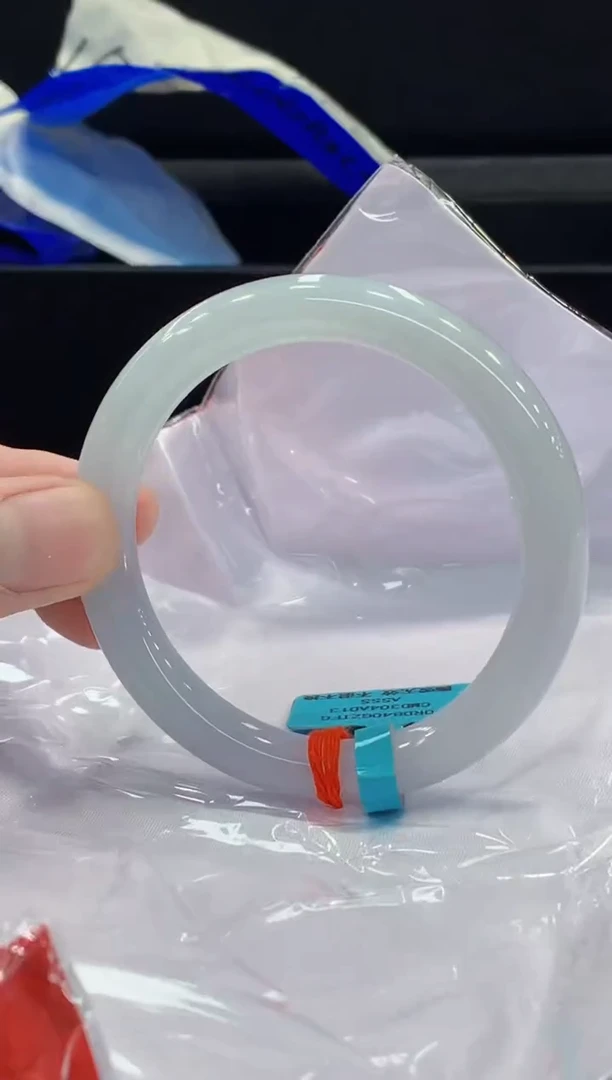 翡翠手镯未镶嵌手镯