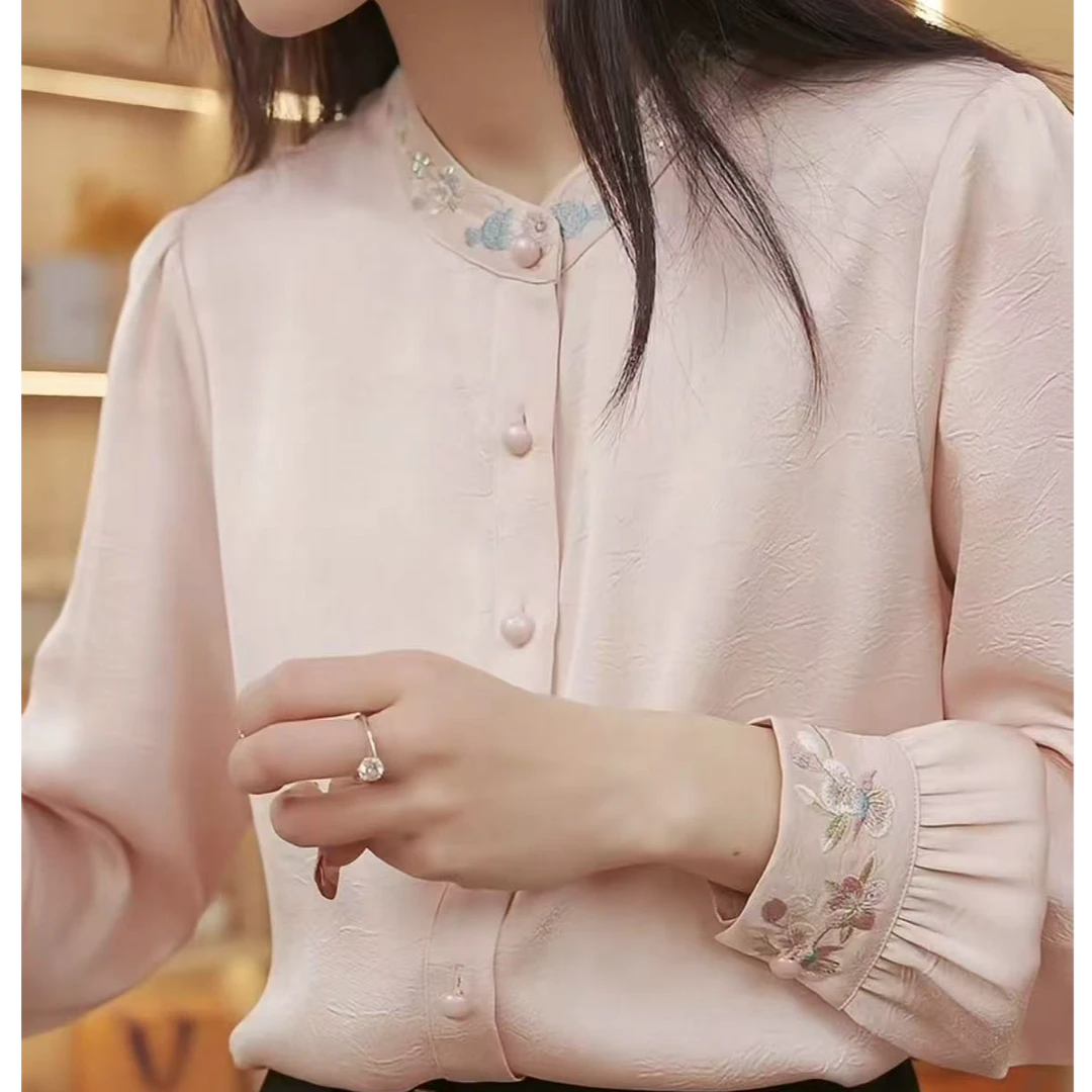25新款高档圆领领口袖口刺绣时尚百搭气质上衣衬衫