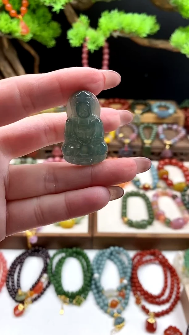 未镶嵌翡翠手饰观音