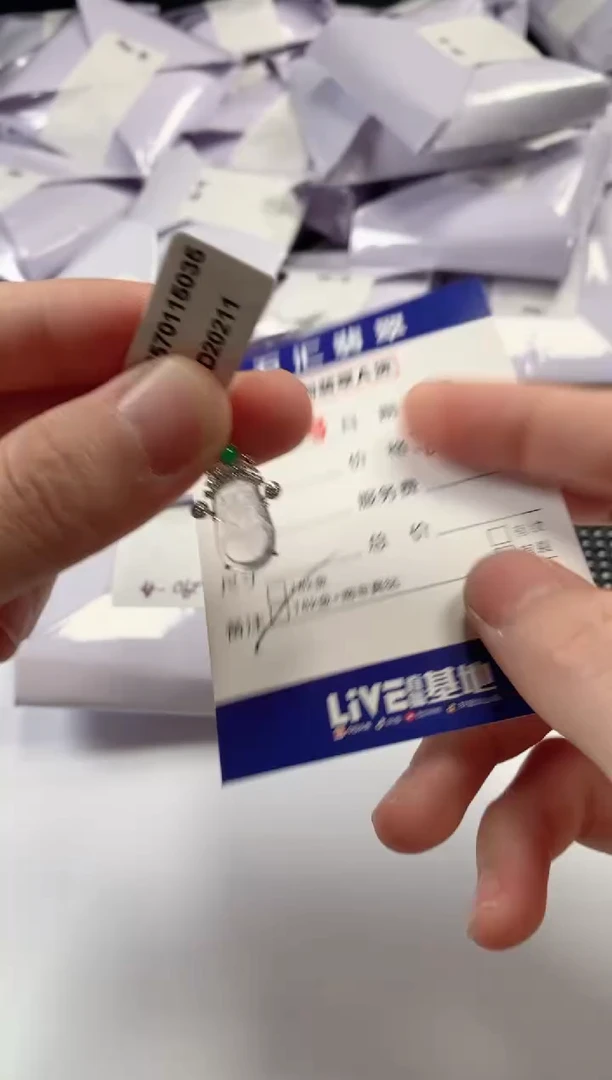 颈饰18K金镶嵌翡翠1