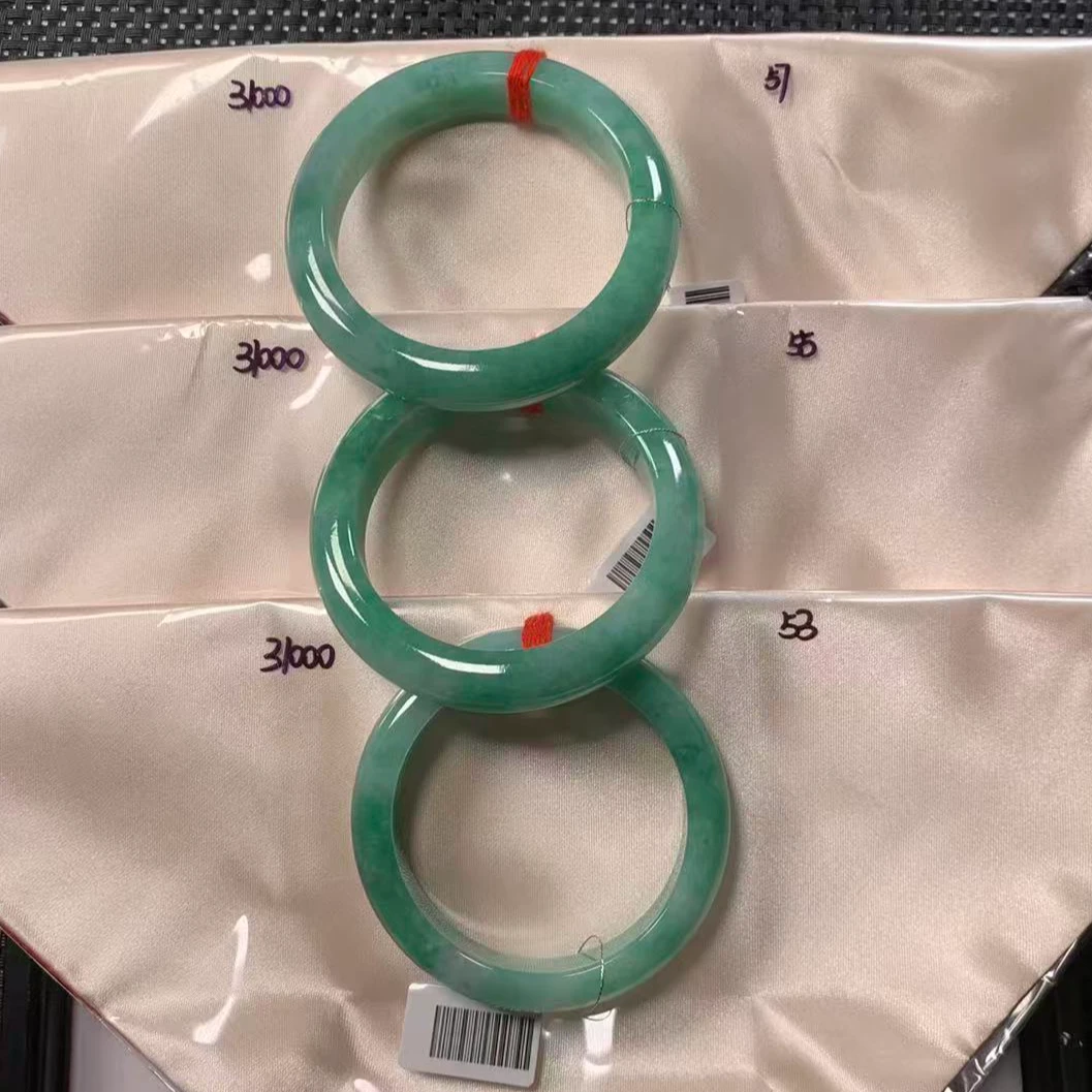 翡翠A货0手镯多样性发货，发一件