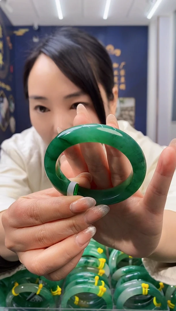 【闪购商品】石英质玉手镯未镶嵌3