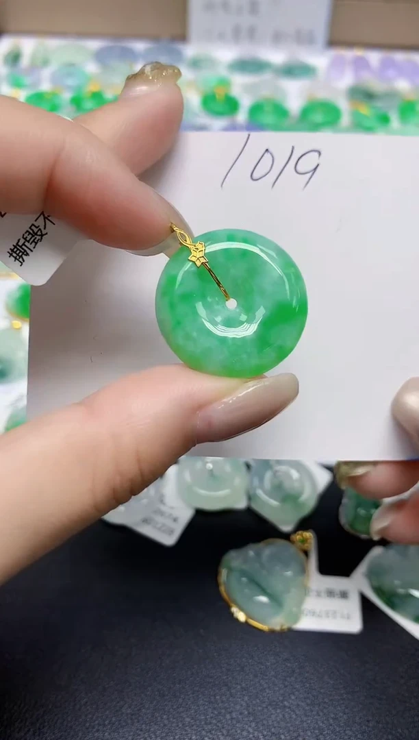 颈饰18K金镶嵌翡翠天然缅甸翡翠A货翡翠百元以上9元证书费自理