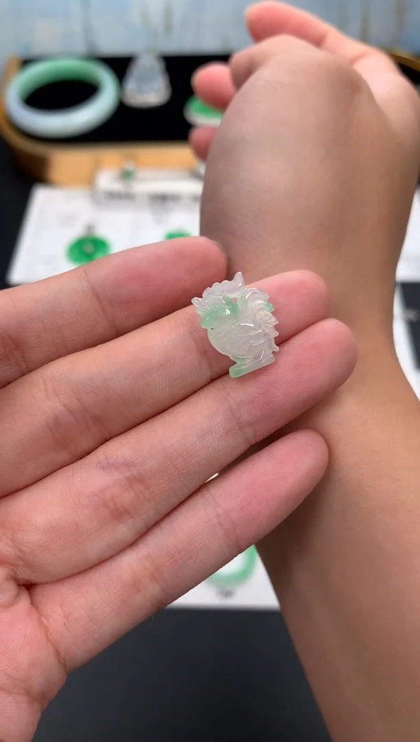 未镶嵌挂件翡翠48小时鉴赏期 退货不扣服务费