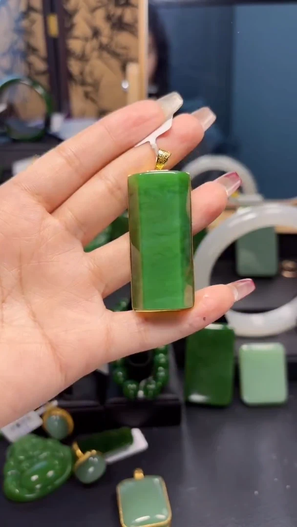 【闪购商品】和田玉（碧玉）吊坠(赠链)18K金镶嵌1