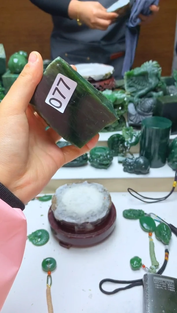 未镶嵌和田玉摆件1