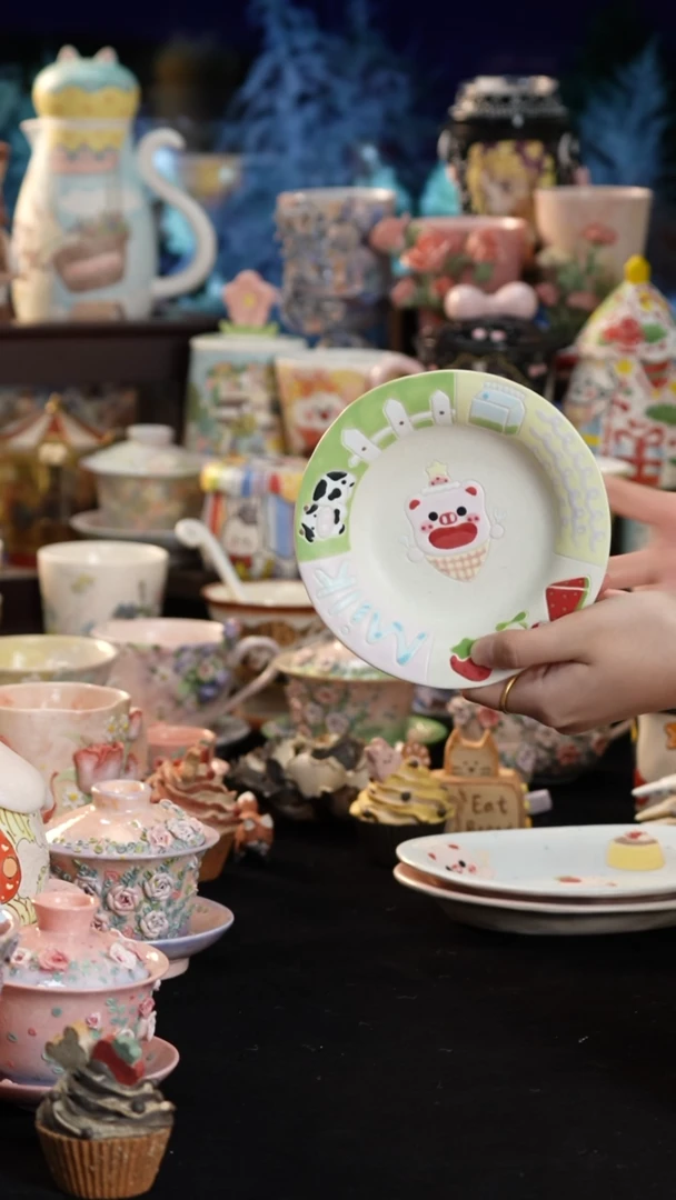 摆件陶景德镇釉下彩手绘设计师款陶瓷