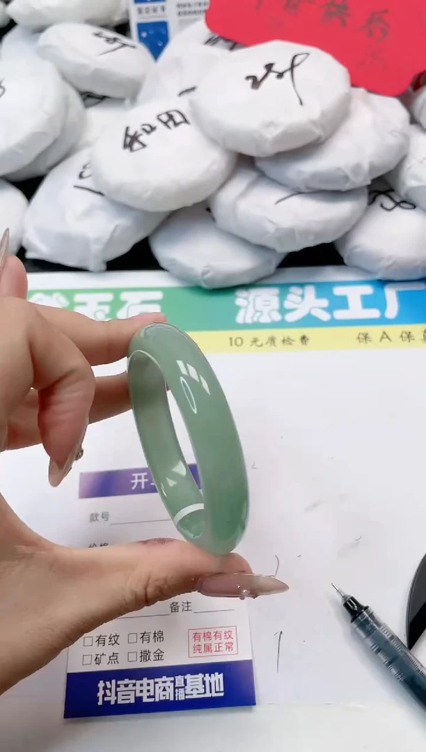 【闪购商品】石英质玉手镯合金79-54