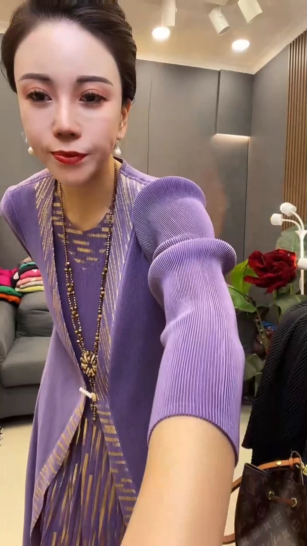 聚酯纤维（涤纶）紫色 金边裙