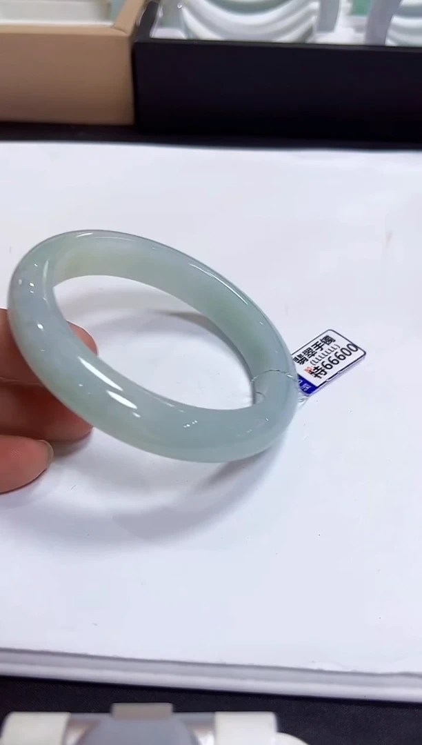 颈饰未镶嵌翡翠手镯61.5