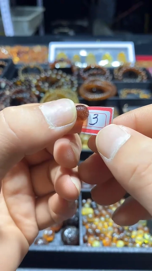 绿珀颈饰未镶嵌闲?天然缅甸琥珀单珠