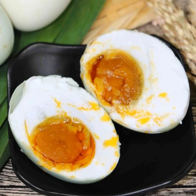 高邮红菱咸鸭蛋腌制松沙流油口感细腻