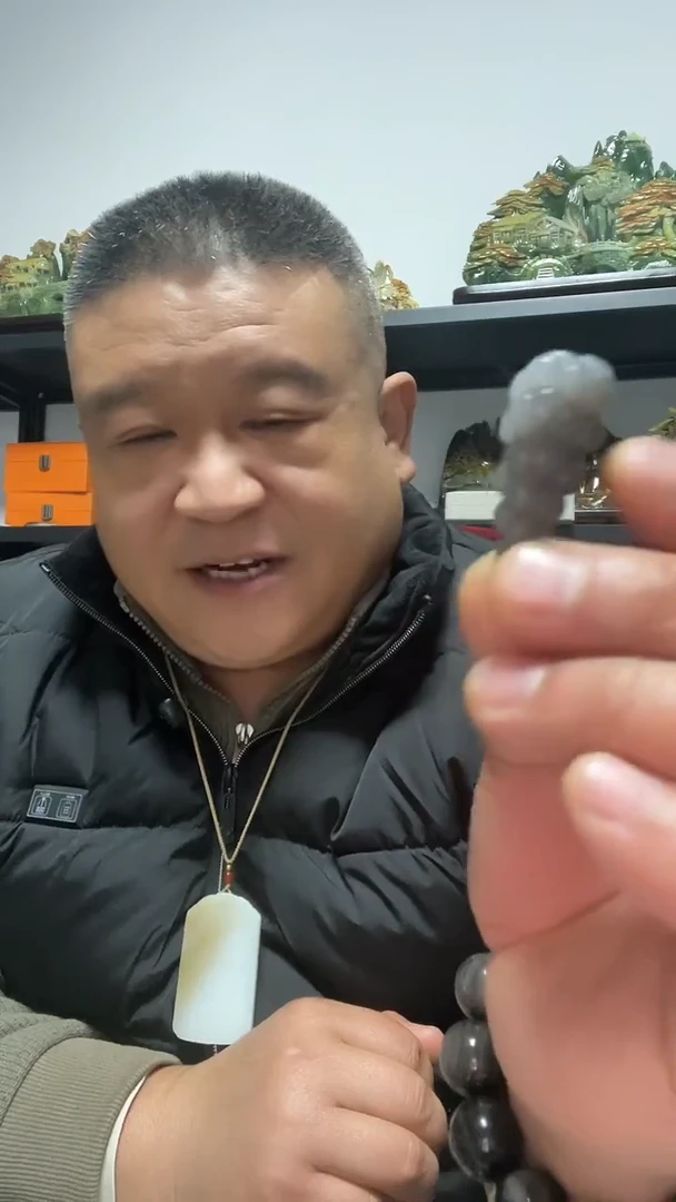 吊坠(赠链)未镶嵌和田玉烟紫葡萄吊坠