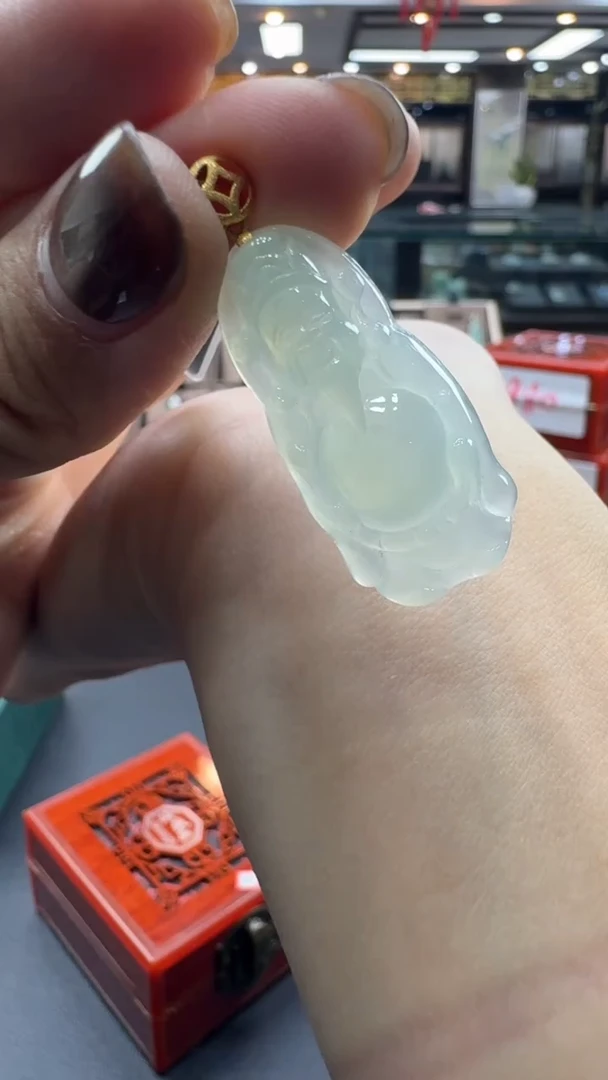 颈饰18K金镶嵌翡翠财爷