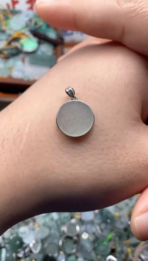 【闪购商品】翡翠颈饰未镶嵌哥哥