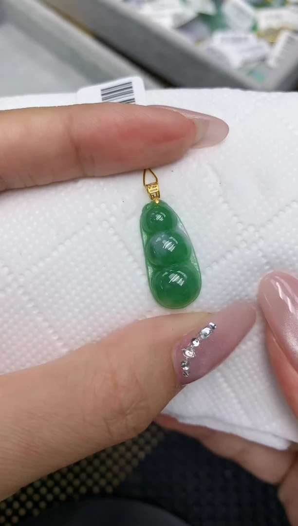 颈饰18K金镶嵌翡翠a货百元一下同包裹多件发出的只收取一单运费