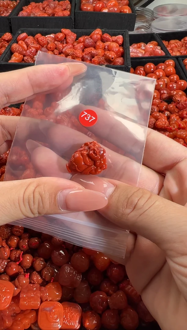 南红玛瑙未镶嵌颈饰1