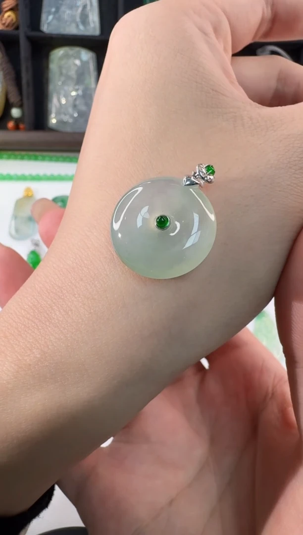 颈饰18K金镶嵌翡翠缅甸A货翡翠