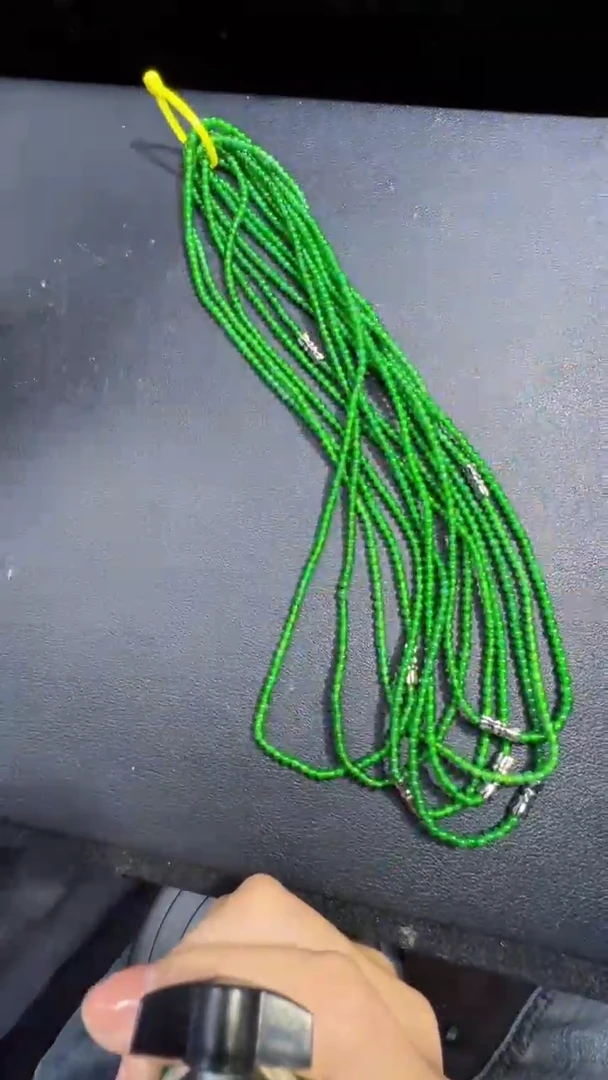 未镶嵌定制翡翠翡翠A货有轻微色差属于正常现象，珠链多样性发货1