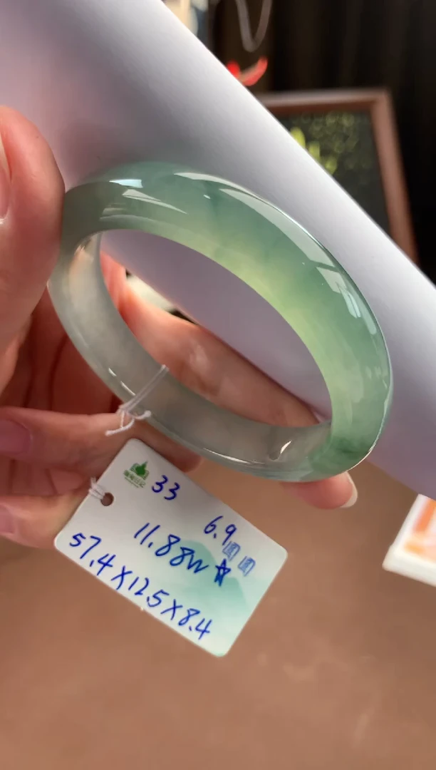 翡翠手镯未镶嵌自带#618活动#，联系客服核对地址~