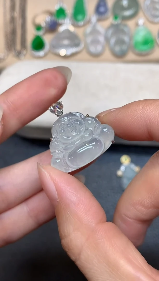 颈饰18K金镶嵌翡翠佛公【无服务费