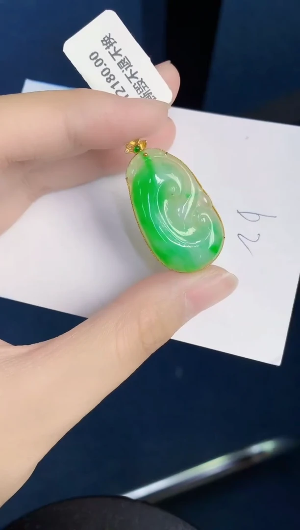 翡翠18K金镶嵌颈饰天然翡翠緬甸A貨