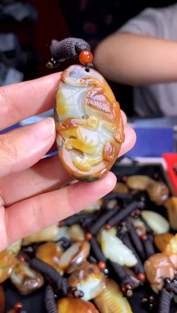 和田玉未镶嵌颈饰1