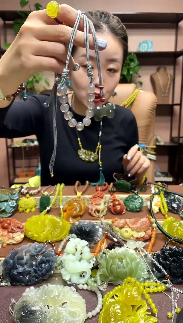 未镶嵌岫玉吊坠·