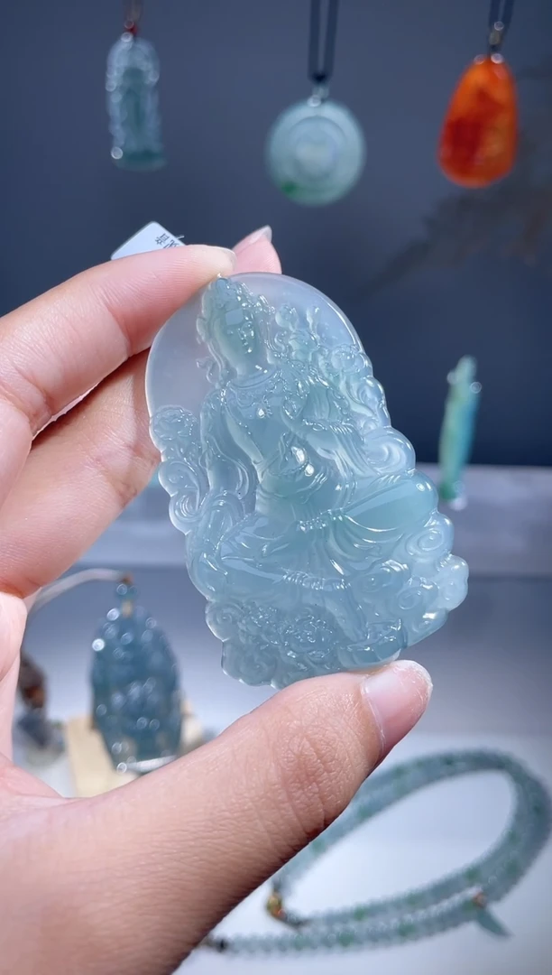 翡翠未镶嵌颈饰度母