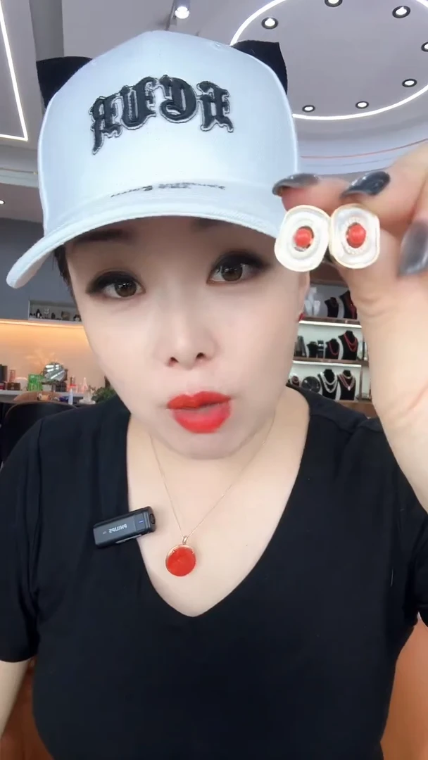 方形贝贝 红圆珠子 耳钉