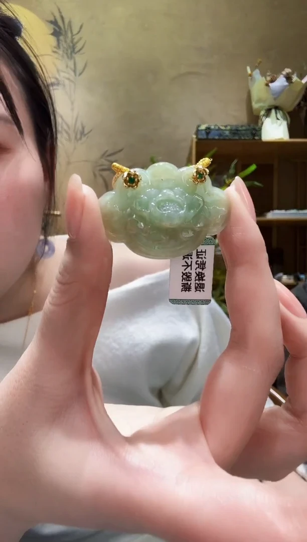 颈饰未镶嵌翡翠吊坠