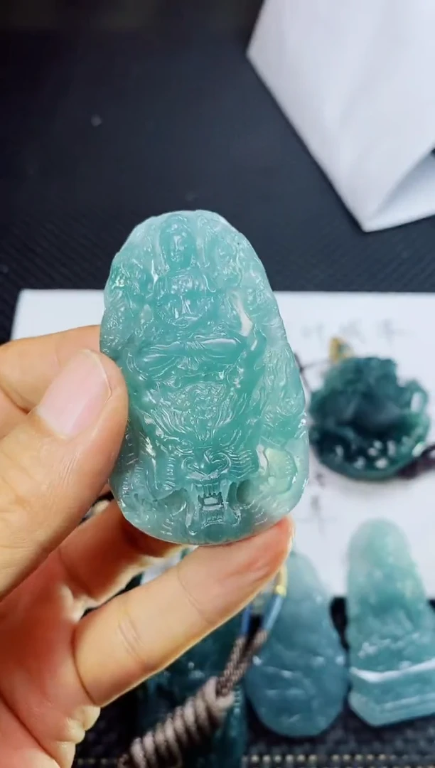 翡翠未镶嵌颈饰
