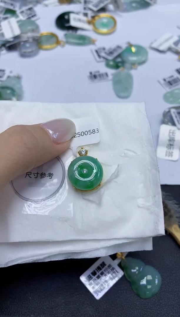 颈饰未镶嵌翡翠天然缅甸翡翠A货百元以上9元证书费自理