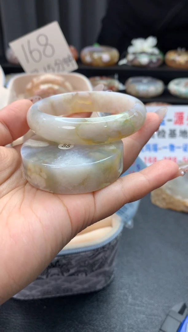 未镶嵌手镯石英质玉（54-55圈口）赠送镯心