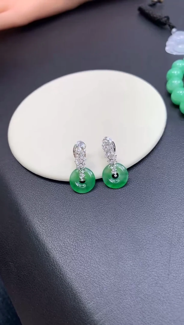 18K金镶嵌定制翡翠48小时鉴赏期 退货不扣服务费