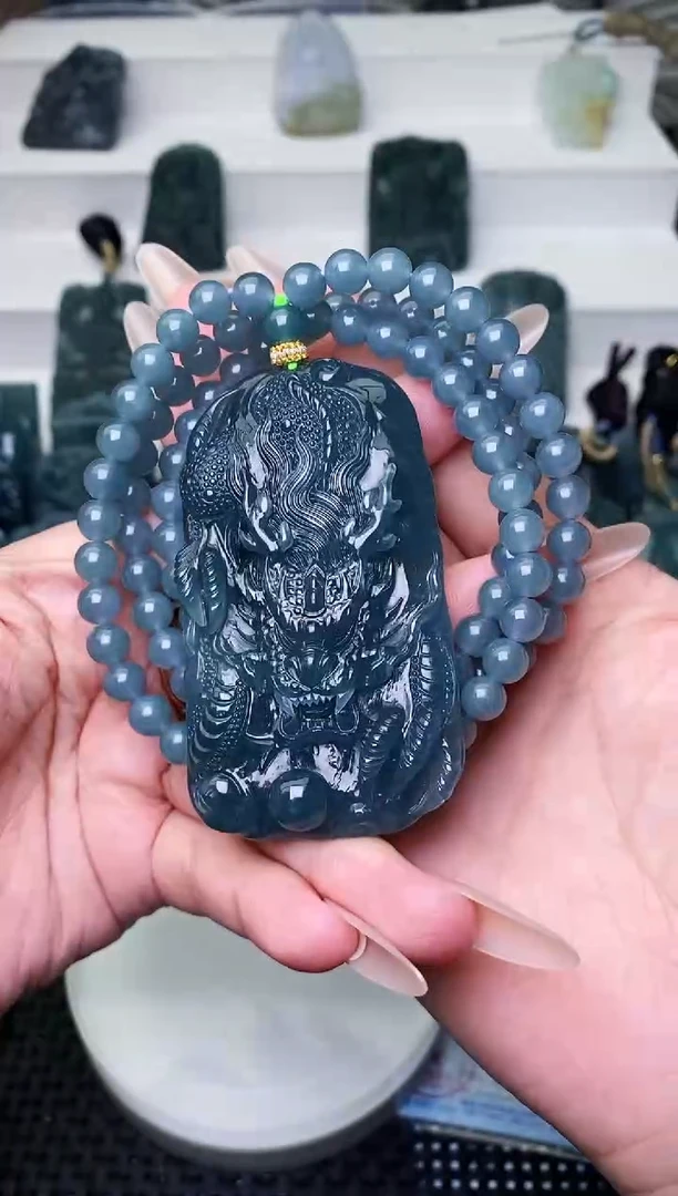 颈饰未镶嵌翡翠