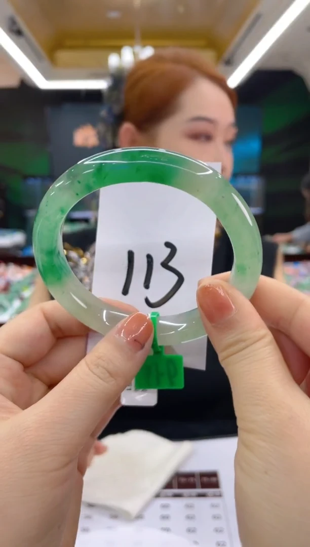 石英质玉（非洲翠）手镯未镶嵌天然冰飘花