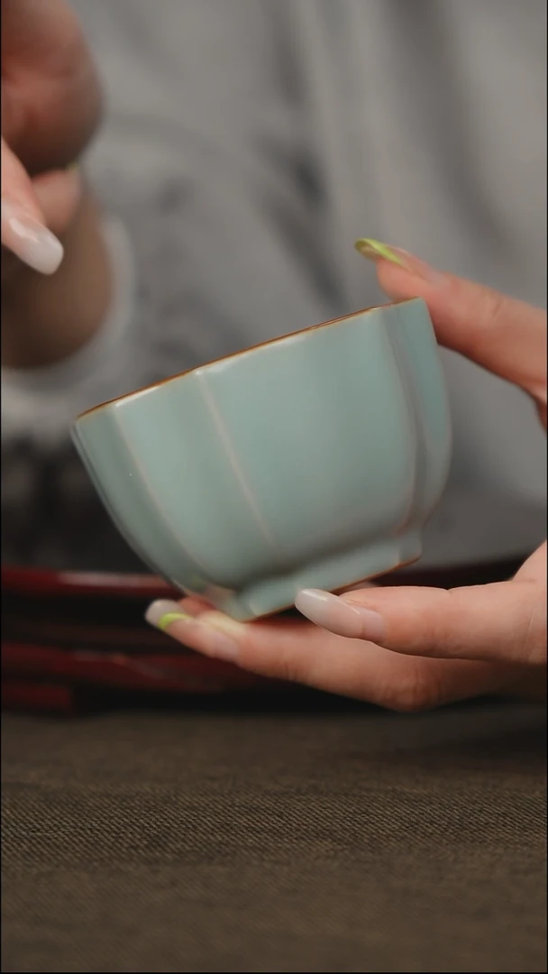 四方葵口杯 带底款 单只