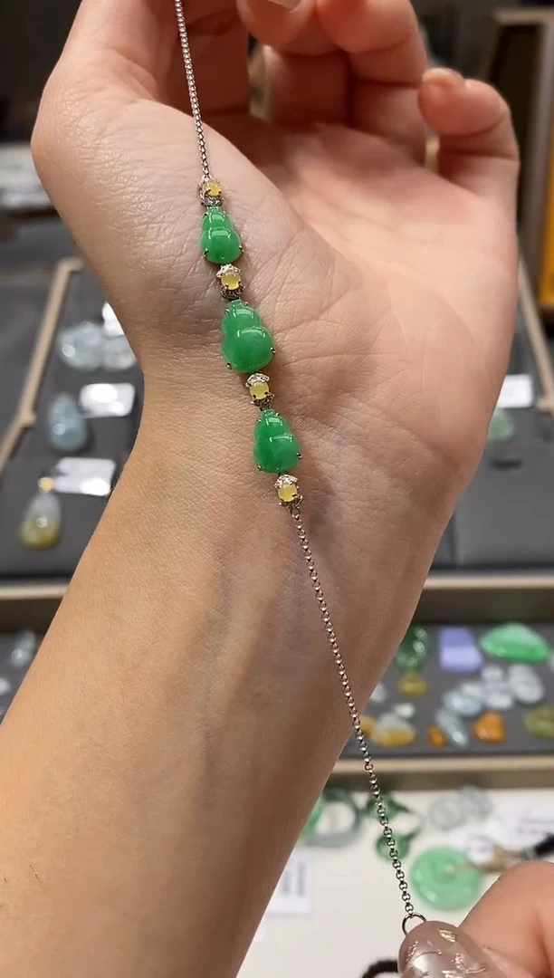 颈饰18K金镶嵌翡翠手链