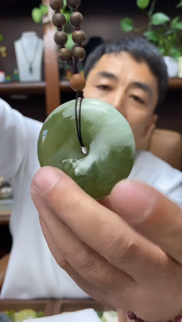 未镶嵌岫玉吊坠.