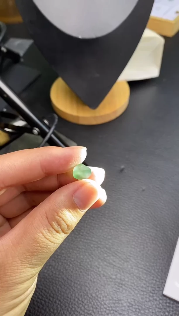 未镶嵌定制翡翠裸石