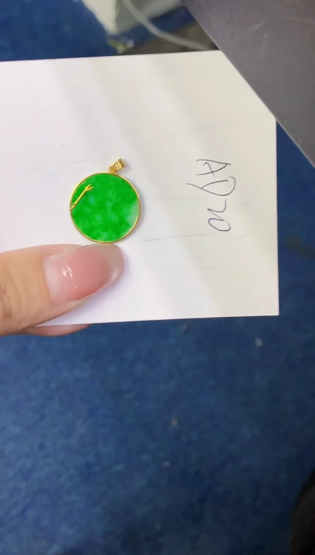 翡翠18K金镶嵌颈饰缅甸天然翡翠A货