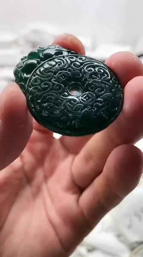 翡翠未镶嵌颈饰平安扣