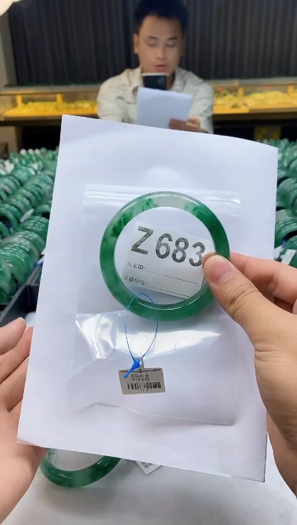 石英质玉（非洲翠）手镯未镶嵌倜**羁60圈口z683