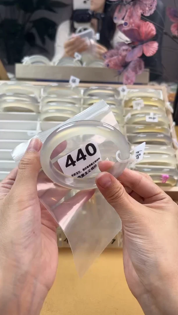 玛瑙/玉髓手镯未镶嵌440