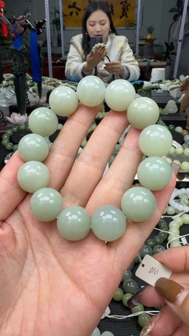 未镶嵌手串和田玉新疆且末天空蓝卡18