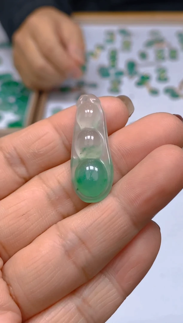 【闪购商品】石英质玉颈饰未镶嵌冰美人A货非洲翠